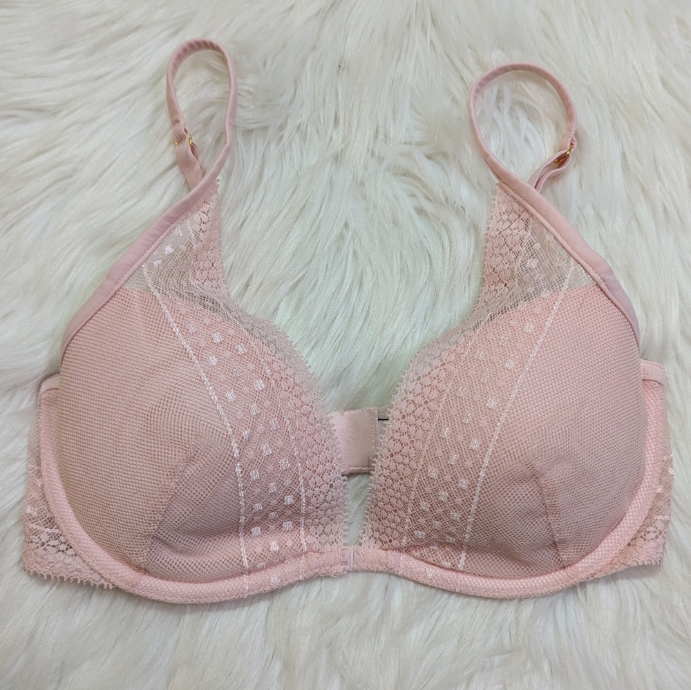 Victoria's Secret Pink Incredible Plunge Lace Bra in Size 32D